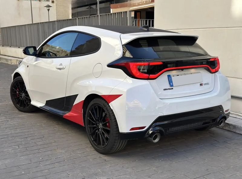 Toyota Yaris • 2024 • 1,960 km 13