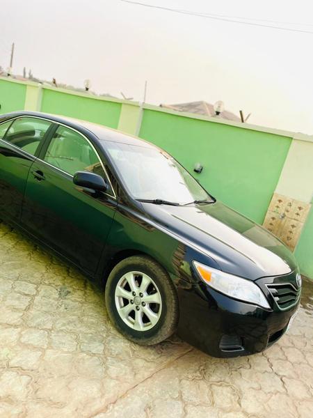 Toyota Camry • 2010 • 180,000 km 3
