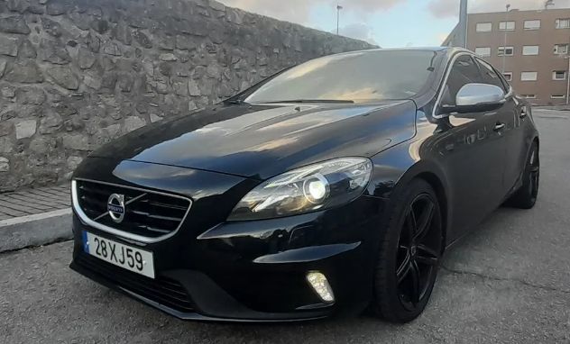 Volvo V40 • 2015 • 174,523 km 1