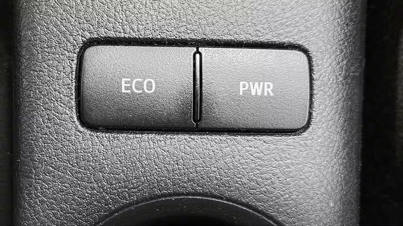 Toyota Hilux • 2022 • 53,912 km 11