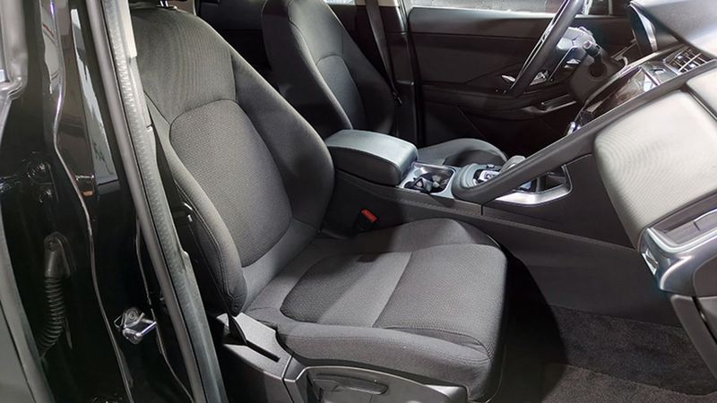 Jaguar E-PACE • 2021 • 32,978 km 15