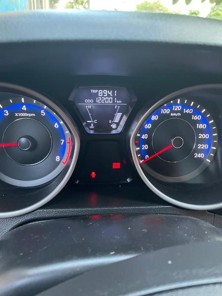 Hyundai Elantra • 2014 • 122 km 4