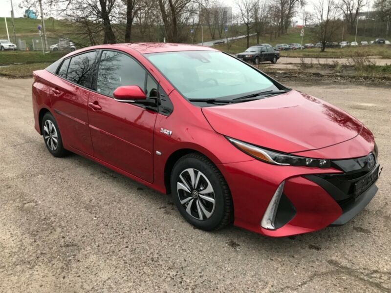 Toyota Prius • 2017 • 112,000 km 2