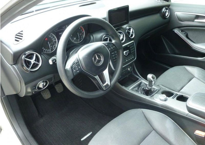 Mercedes-Benz A • 2012 • 180,000 km 3