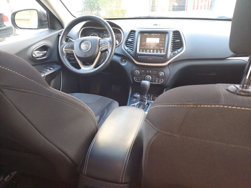 Jeep Cherokee • 2016 • 235,000 km 6