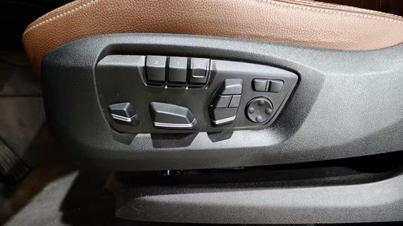 BMW X6 • 2017 • 90,955 km 13