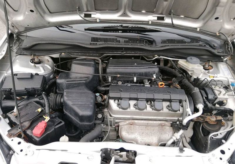 Honda Civic • 2002 • 170,000 km 3