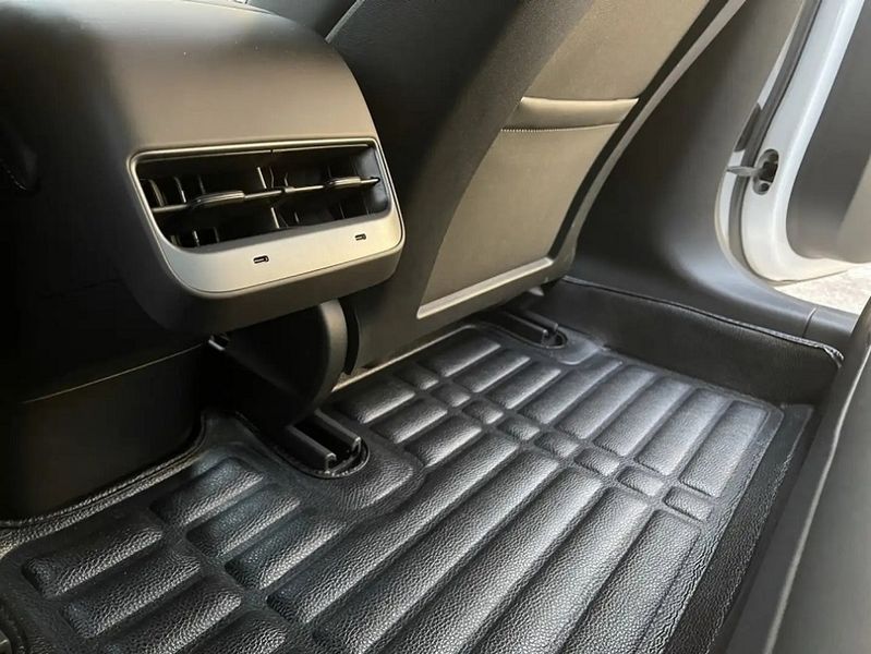 Tesla Model 3 • 2021 • 116,790 km 11