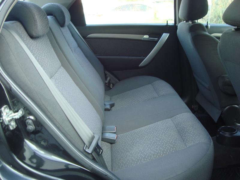 Pontiac G3 • 2008 • 120,000 km 8