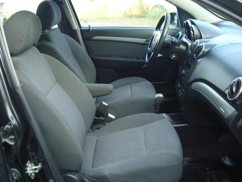 Pontiac G3 • 2008 • 120,000 km 4