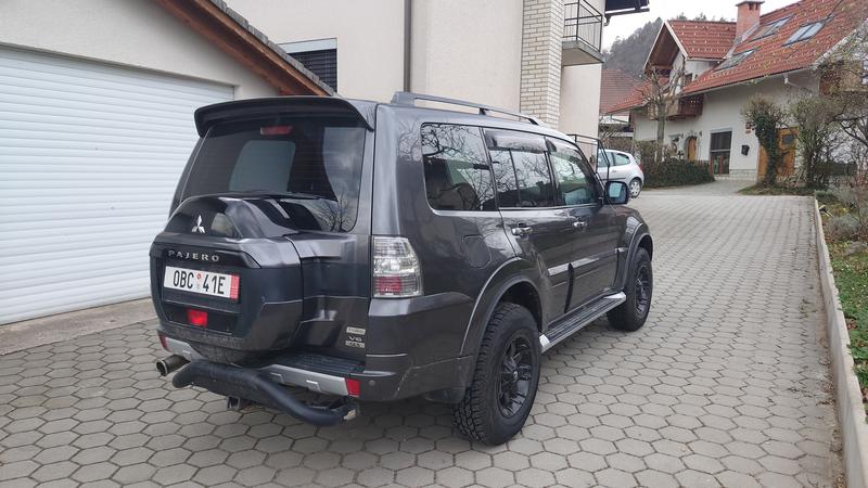 Mitsubishi Pajero • 2016 • 37,000 km 2