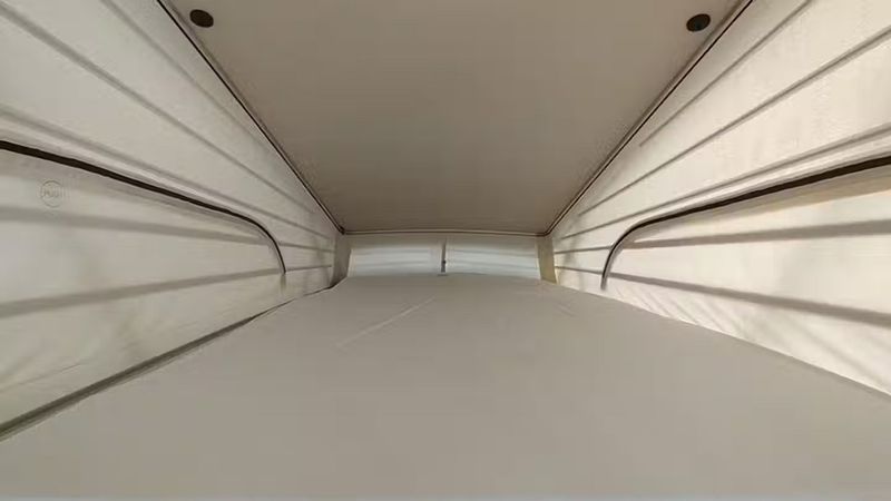 Mercedes-Benz 200 - 300 • 2019 • 76,303 km 6