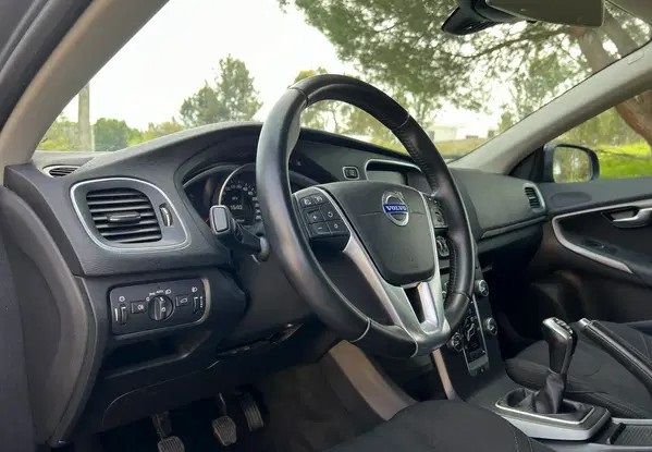 Volvo V40 • 2015 • 155,000 km 5