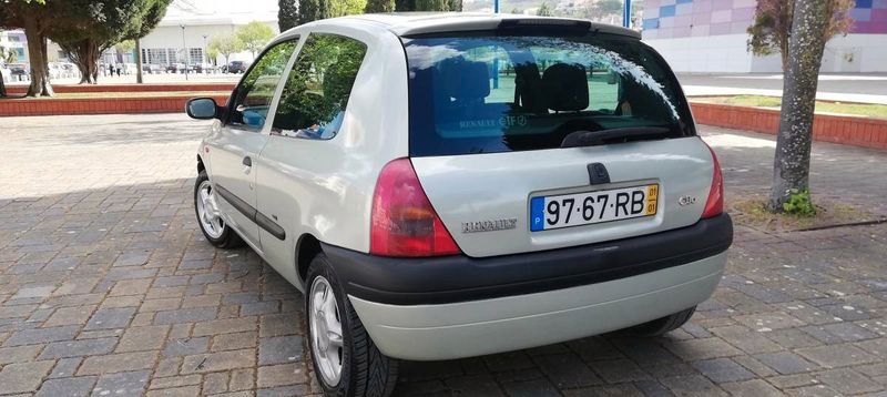 Renault Clio • 2001 • 119,999 km 3