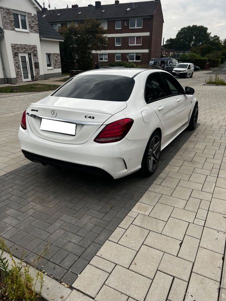 Mercedes-Benz C • 2016 • 109,000 km 3