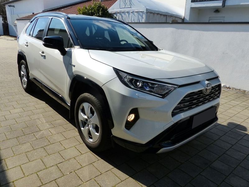 Toyota RAV4 Hybrid • 2021 • 36,800 km 1