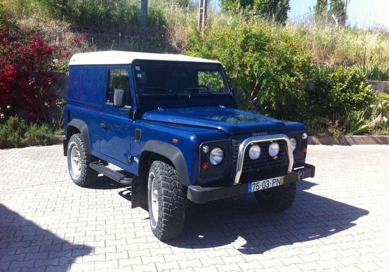 Land Rover Defender • 2000 • 200,000 km 1