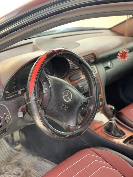 Mercedes-Benz C-Class • 2001 • 145,000 km 4