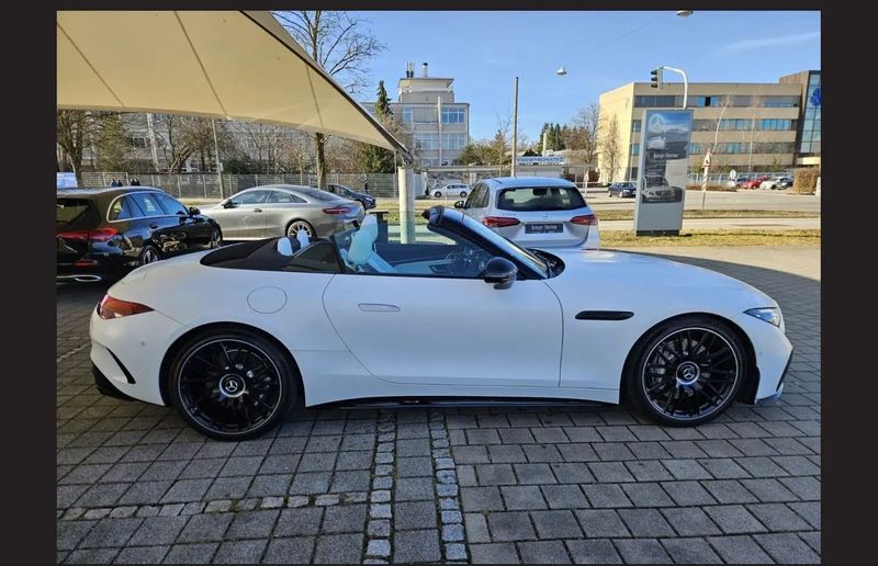 Mercedes-Benz SL-Class • 2022 • 16,000 km 1
