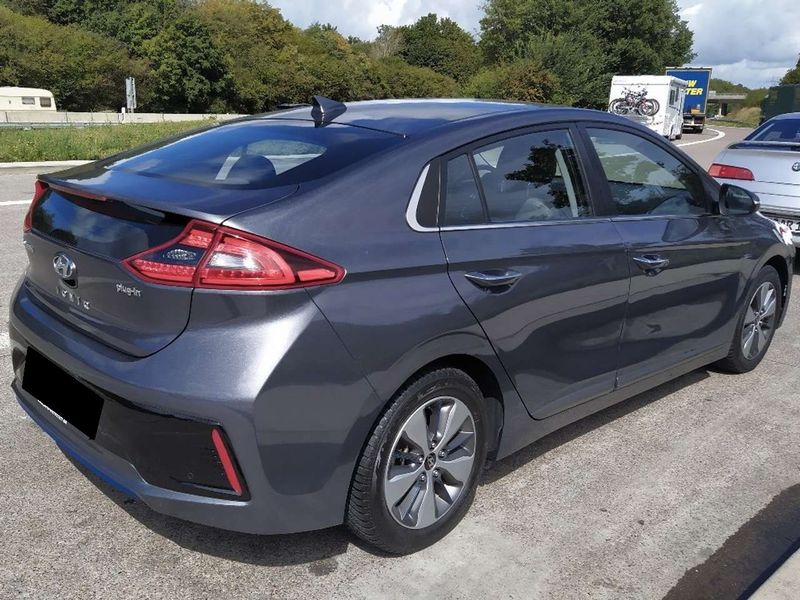 Hyundai Ioniq Electric • 2018 • 79,900 km 11