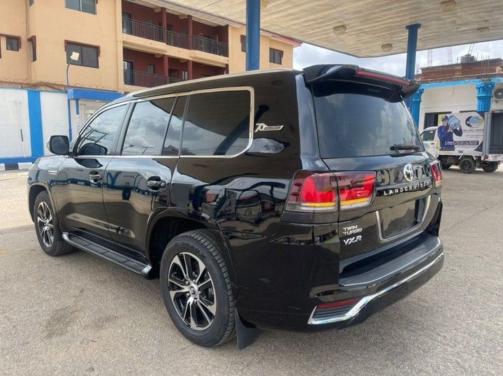 Toyota Land Cruiser • 2020 • 12 km 3
