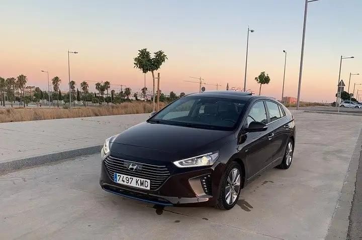 Hyundai Ioniq Electric • 2018 • 92,000 km 4