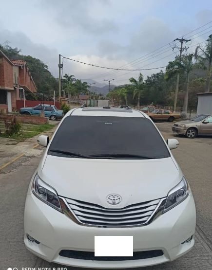 Toyota Sienna • 2015 • 100,000 km 2