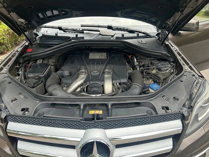 Mercedes-Benz GL-Class • 2015 • 115,000 km 10