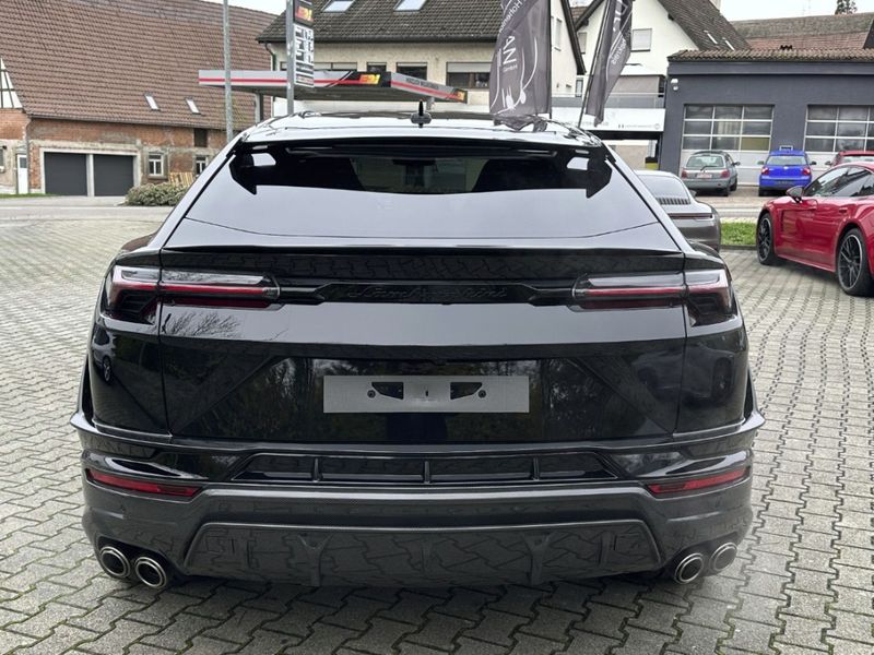 Lamborghini Urus • 2024 • 75 km 3