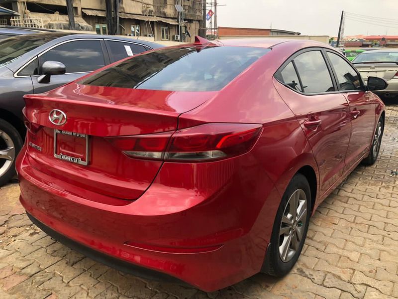 Hyundai Elantra • 2017 • 21 km 4