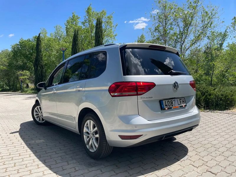 Volkswagen Touran • 2019 • 180,000 km 14