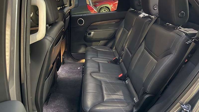 Land Rover Discovery • 2018 • 73,000 km 16