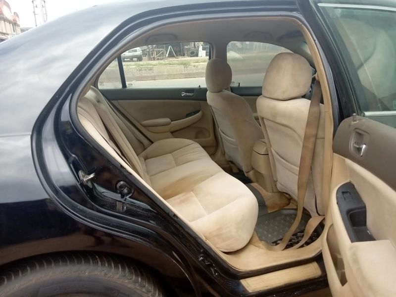 Honda Accord • 2004 • 250,000 km 5