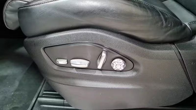 Porsche Cayenne • 2018 • 88,242 km 12