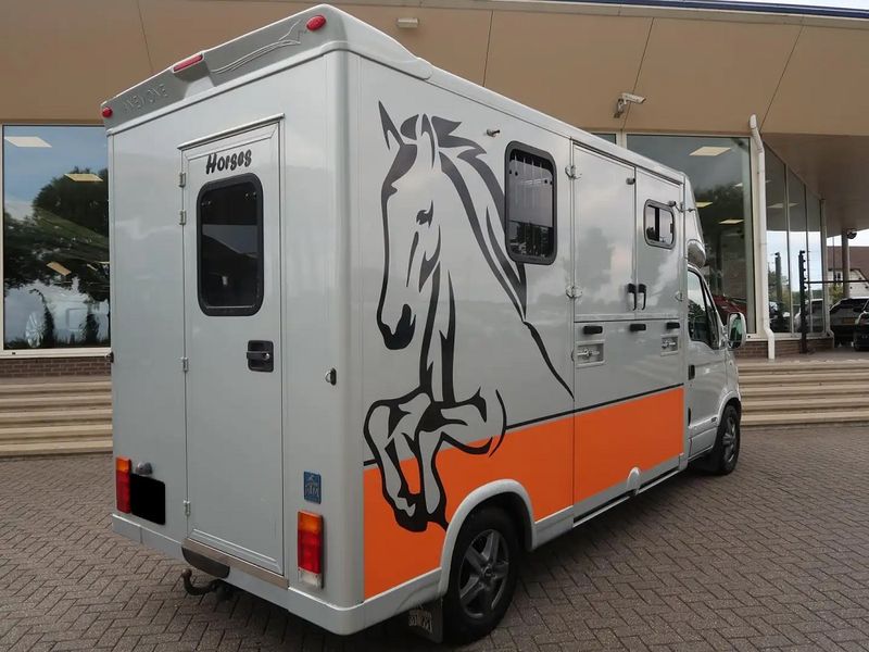 Renault Master • 2011 • 208,000 km 3
