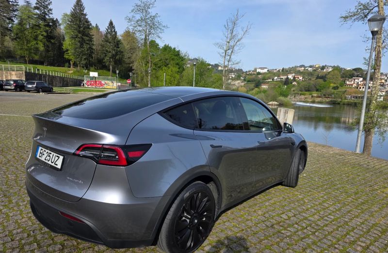 Tesla Model Y • 2023 • 37,776 km 3