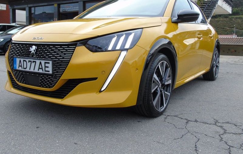 Peugeot 2008 • 2020 • 40,000 km 10