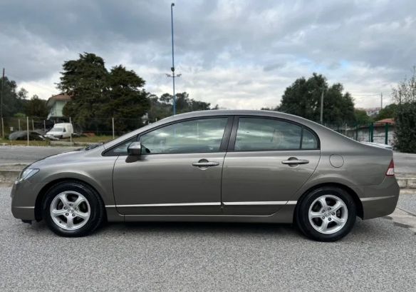 Honda Civic • 2008 • 112,000 km 1