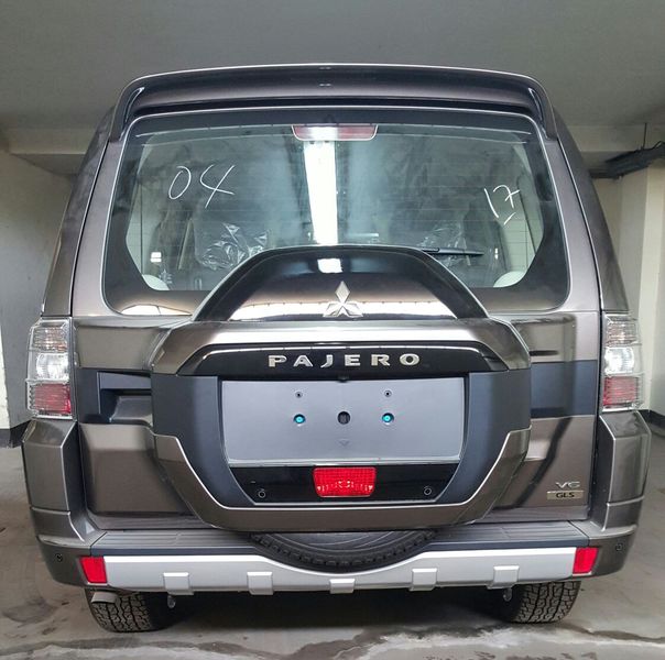 Mitsubishi Pajero • 2017 • 15 km 2