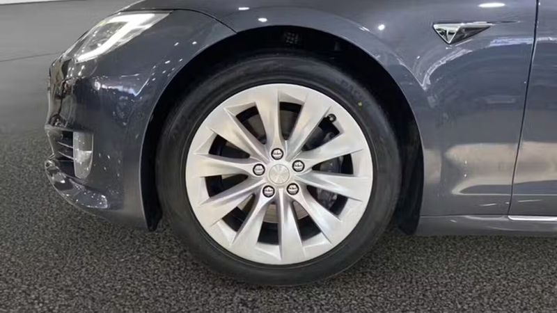 Tesla Model S • 2019 • 37,500 km 7