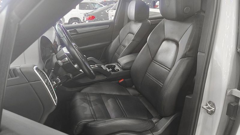 Porsche Cayenne • 2023 • 74,513 km 10