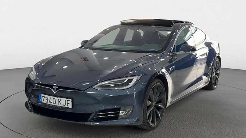 Tesla Model S • 2018 • 70,200 km 1