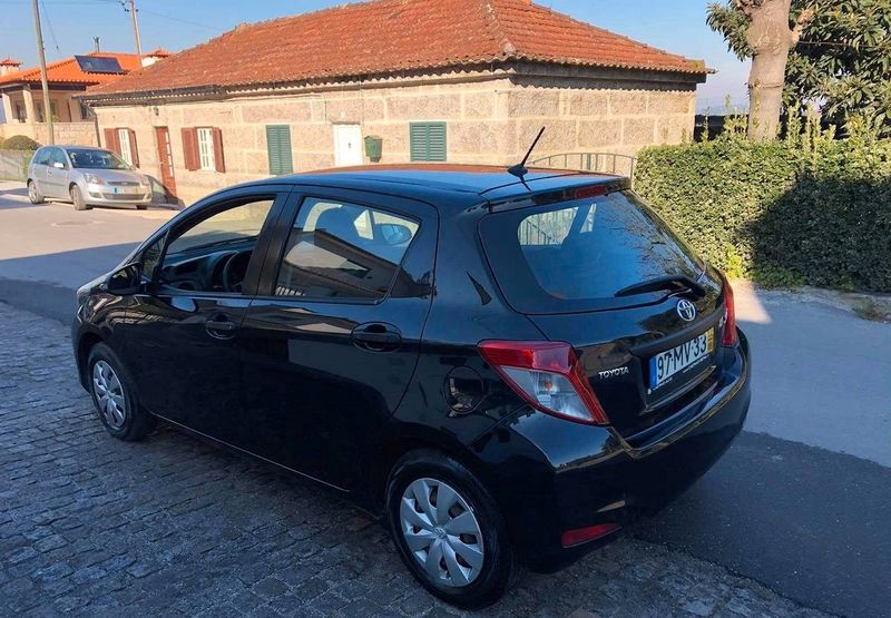 Toyota Yaris • 2012 • 180,000 km 3