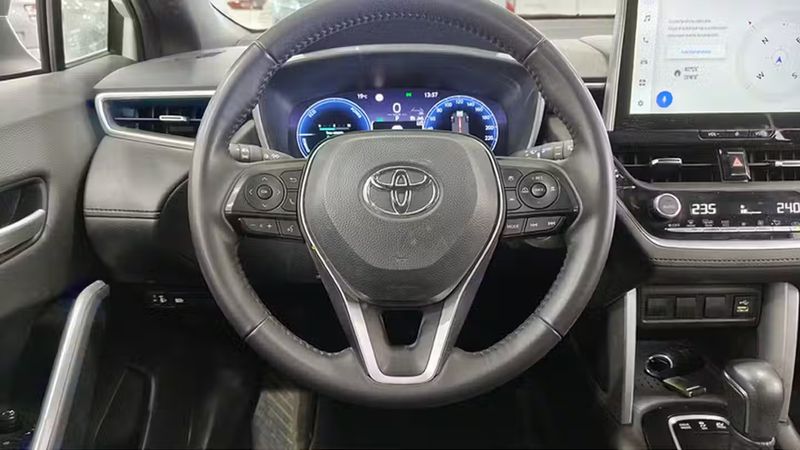 Toyota Corolla Hybrid • 2023 • 13,994 km 10