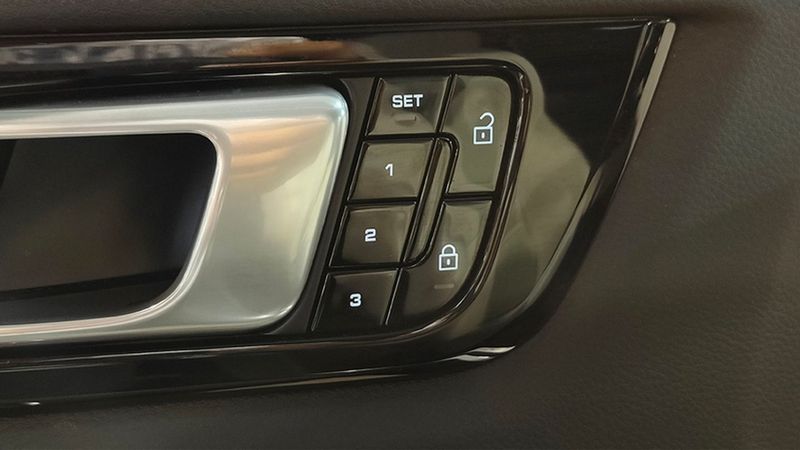 Porsche Cayenne Coupe • 2022 • 34,805 km 10