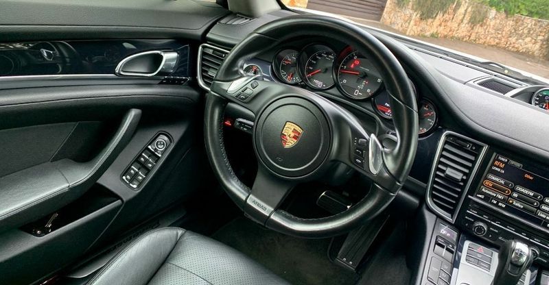 Porsche Panamera • 2011 • 203,900 km 2