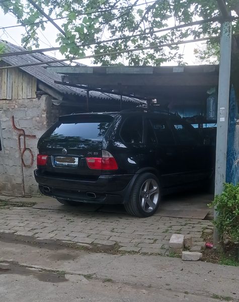 BMW X5 • 2002 • 27,000 km 3