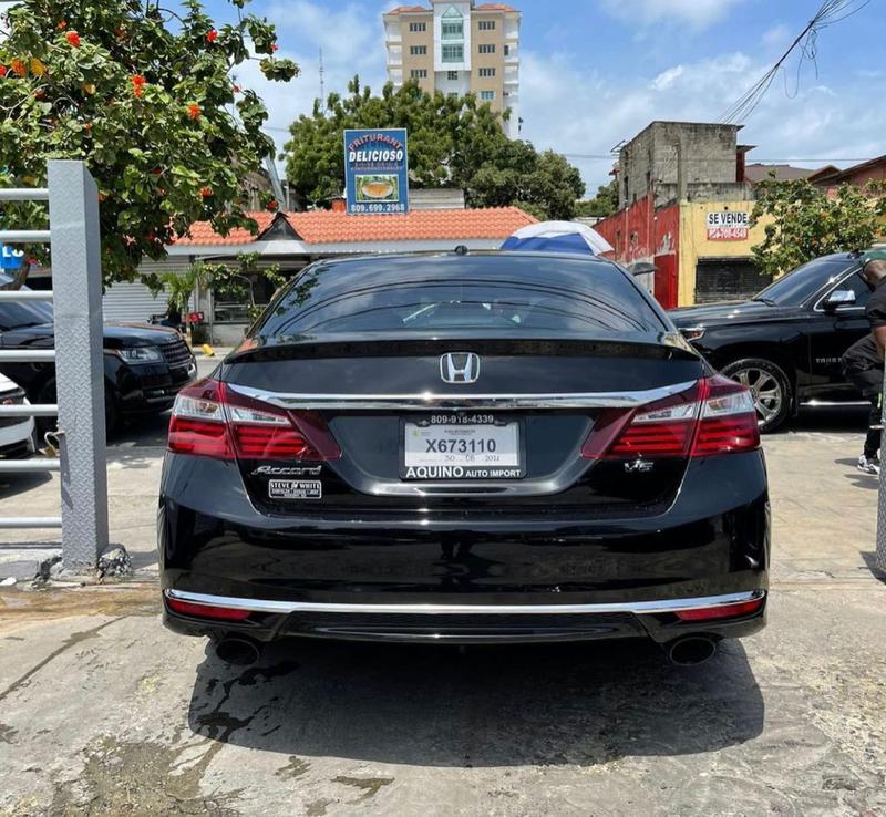 Honda Accord • 2016 • 1 km 2
