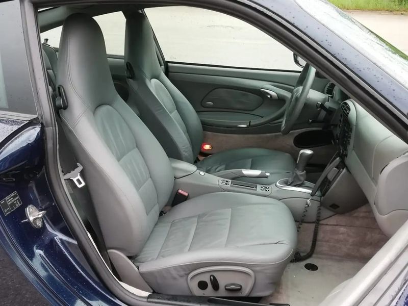 Porsche 911 • 1999 • 124,000 km 12