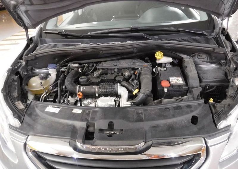 Peugeot 2008 • 2015 • 160,000 km 4